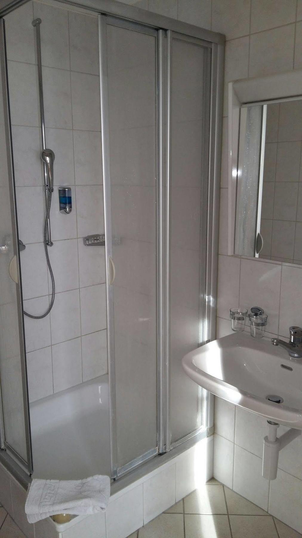 Gasthof Loewen Bassersdorf Ngoại thất bức ảnh